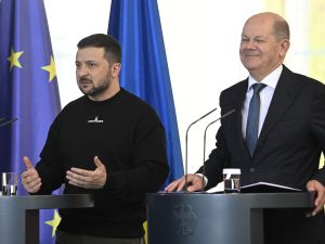 Zelenskyy arrives at Germany, to receive award