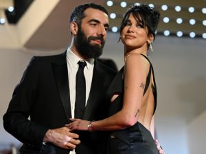 Dua Lupa makes 1st public appearance with new man
