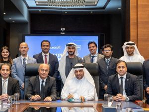 بنك الإمارات دبي الوطني يعزز  مبادرات الابتكار  والاستدامة بالتعاون مع "مايكروسوفت"