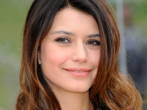 Beren Saat announces the release of 1st album