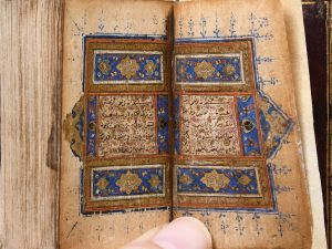 معرض أبوظبي الدولي للكتاب يعرض مصاحف نادرة 