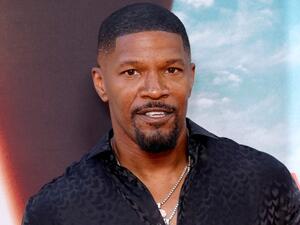 Jamie Foxx remains hospitalized more than 3 weeks 