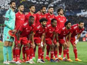 Ahly's players pose for a group picture during the CAF Champions League quarter-final football match between Morocco's Raja Casablanca and Egypt's Al Ahly at Mohammed V Stadium in Casablanca on April 29, 2023. (Photo by FADEL SENNA / AFP)
