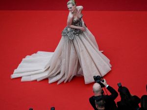 أفضل 4  إطلالات لمشاهير نجوم مهرجان كان السينمائي
