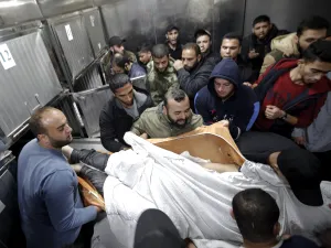 استشهاد 12 فلسطينيا وإصابة العشرات في الغارات الاسرائيلية على قطاع غزة