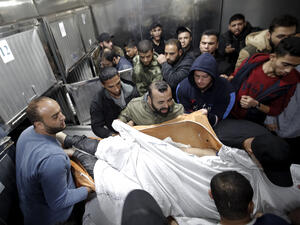 استشهاد 12 فلسطينيا وإصابة العشرات في الغارات الاسرائيلية على قطاع غزة