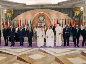 لقطة للزعماء العرب المشاركين في القمة العربية بمدينة جدة السعودية