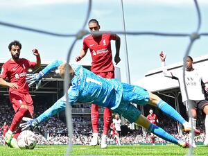 Liverpool's Egyptian striker Mohamed Salah (L) shoots to score their second goal during the English Premier League football match between Fulham and Liverpool at Craven Cottage in London on August 6, 2022. (Photo by JUSTIN TALLIS / AFP)