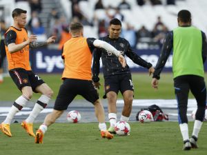 Manchester United's Brazilian midfielder Casemiro (C) warms up prior to the English Premier League football match between West Ham United and Manchester United at the London Stadium, in London on May 7, 2023. (Photo by Ian Kington / AFP)
