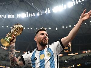 Argentina's captain and forward #10 Lionel Messi, his wife Antonela Roccuzzo and sons Thiago (C) and Ciro pose with the FIFA World Cup Trophy after Argentina won the Qatar 2022 World Cup final football match between Argentina and France at Lusail Stadium in Lusail, north of Doha on December 18, 2022. (Photo by Anne-Christine POUJOULAT / AFP)