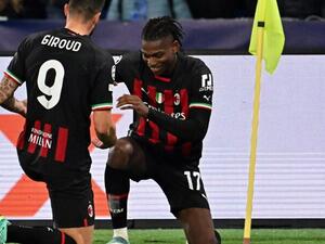 AC Milan's French forward Olivier Giroud (L) celebrates with AC Milan's Portuguese forward Rafael Leao after opening the scoring during the UEFA Champions League quarter-finals second leg football match between SSC Napoli and AC Milan on April 18, 2023 at the Diego-Maradona stadium in Naples. (Photo by Alberto PIZZOLI / AFP)