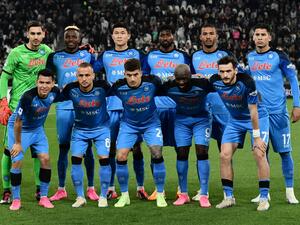 Napoli's players pose prior the Italian Serie A football match between Juventus and Napoli on April 23, 2023 at the Juventus stadium in Turin. (Photo by Isabella BONOTTO / AFP)
