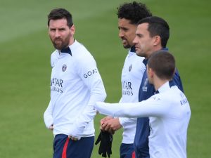 Paris Saint-Germain's Argentine forward Lionel Messi (L), Paris Saint-Germain's Brazilian defender Marquinhos and Paris Saint-Germain's Italian midfielder Marco Verratti (R) arrive for a training session of the French Ligue 1 football club Paris Saint-Germain (PSG) in Saint-Germain-en-Laye, in the north-western outskirts of Paris, on May 12, 2023. (Photo by FRANCK FIFE / AFP)