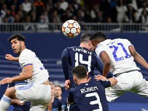 Real Madrid's Brazilian forward Rodrygo (R) heads the ball to score during the UEFA Champions League semi-final second leg football match between Real Madrid CF and Manchester City at the Santiago Bernabeu stadium in Madrid on May 4, 2022. (Photo by PIERRE-PHILIPPE MARCOU / AFP)