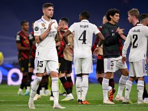 Real Madrid's Uruguayan midfielder Federico Valverde applauds at the end of the UEFA Champions League semi-final first leg football match between Real Madrid CF and Manchester City at the Santiago Bernabeu stadium in Madrid on May 9, 2023. (Photo by JAVIER SORIANO / AFP)