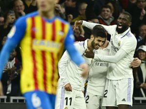 Real Madrid's Spanish midfielder Marco Asensio (L) celebrates with Real Madrid's German defender Antonio Rudiger scoring the opening goal during the Spanish league football match between Real Madrid CF and Valencia CF at the Santiago Bernabeu stadium in Madrid on February 2, 2023. (Photo by JAVIER SORIANO / AFP)