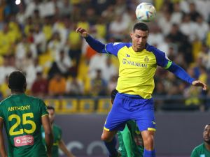 Nassr's Portuguese forward Cristiano Ronaldo jumps for a header while marked by Khaleej players during the Saudi Pro League football match between Al-Nassr and Al-Khaleej at the al-Awwal Park Stadium in the Saudi capital Riyadh on May 8, 2023. (Photo by Fayez NURELDINE / AFP)