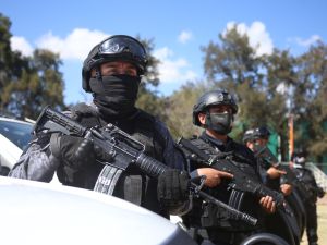 10 killed, 9 wounded in Mexico car race shooting
