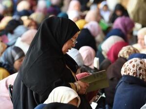 اعتبر بعض رواد التواصل الاجتماعي، أن تصريحات الداعية التونسي، تتماشى مع الانفتاح، ومحاربة الاسلاميين