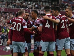 West Ham United's Algerian midfielder Said Benrahma celebrates with teammates after scoring their first goal from the penalty spot during the English Premier League football match between West Ham United and Aston Villa at the London Stadium, in London on March 12, 2023. (Photo by Ben Stansall / AFP)