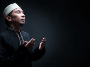 دعاء لأبي المتوفي في يوم عرفة «اللهم ارحم أبي الفقيد واغفر له، وتقبل دعائي له»
