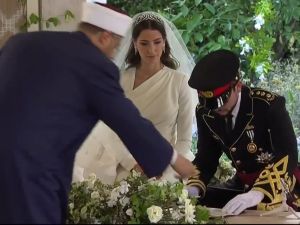 اتمام عقد قران ولي العهد الاردني الامير حسين على الانسة رجوة
