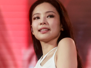 Blackpink's Jennie leaves concert after medical emergency