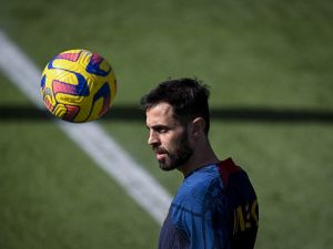 Portugal’s midfielder Bernardo Silva attends a training session at Cidade do Futebol in Oeiras, outskirts of Lisbon on June 13, 2023 ahead of their UEFA Euro 2024 Group J qualifiers match against Bosnia and Herzegovina. Portugal will play against Bosnia-Herzegovina on June 17, 2023 and against Iceland on June 20, 2023 in their UEFA Euro 2024 group J qualification matches. (Photo by Patricia DE MELO MOREIRA / AFP)