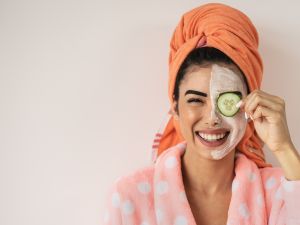 5 علاجات مجربة لحل مشكلة البقع الداكنة على الوجه