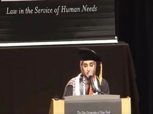 الطالبة اليمنية فاطمة محمد