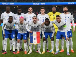 France's players pose for a photo ahead of the UEFA Euro 2024 group B qualification football match between Republic of Ireland and France at Aviva Stadium in Dublin, Ireland on March 27, 2023. (Photo by FRANCK FIFE / AFP)