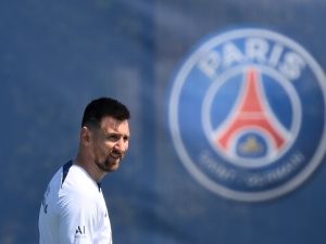 Paris Saint-Germain's Argentinian forward Lionel Messi reacts during a training session at club's training ground in Saint-Germain-en-Laye, west of Paris on June 1, 2023, two days prior to the L1 football match against Clermont. (Photo by FRANCK FIFE / AFP)