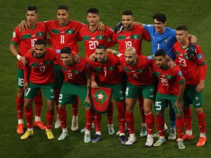 Morocco's starting XI pose prior to the Qatar 2022 World Cup football third place play-off match between Croatia and Morocco at Khalifa International Stadium in Doha on December 17, 2022. (Photo by ADRIAN DENNIS / AFP)