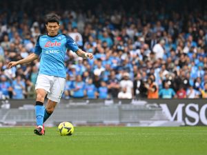 Napoli's South Korean defender Min-jae Kim controls the ball during the Italian Serie A football match between Napoli and Salernitana on April 30, 2023 at the Diego-Maradona stadium in Naples. Naples braces for its potential first Scudetto championship win in 33 years. With a 17 point lead at the top of Serie A, southern Italy's biggest club is anticipating its victory in the Scudetto for the first time since 1990. (Photo by Filippo MONTEFORTE / AFP)