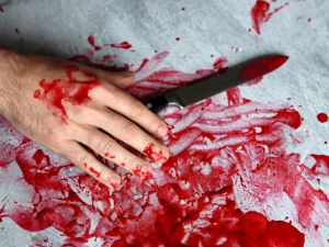 أب يذبح ابنه قبل عيد الأضحى بيوم