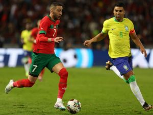 Morocco's midfielder Hakim Ziyech is marked by Brazil's midfielder Casemiro (R) during a friendly football match between Morocco and Brazil at the Ibn Batouta Stadium in Tangier on March 26, 2023. (Photo by Fadel Senna / AFP)