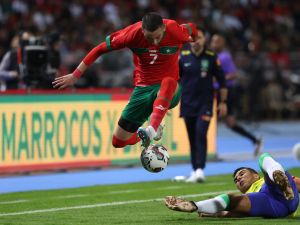 Brazil's midfielder Casemiro (R) tackles Morocco's midfielder Hakim Ziyech during a friendly football match between Morocco and Brazil at the Ibn Batouta Stadium in Tangier on March 26, 2023. (Photo by Fadel Senna / AFP)