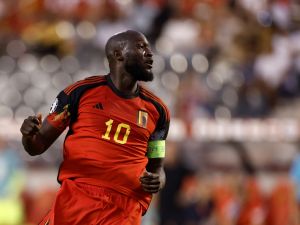 روميلو لوكاكو (Photo by KENZO TRIBOUILLARD / AFP)