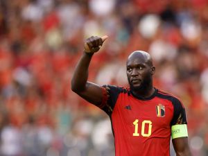 روميلو لوكاكو (Photo by KENZO TRIBOUILLARD / AFP)