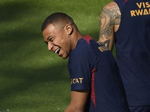 كيليان مبابي (Photo by JULIEN DE ROSA / AFP)