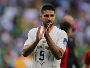 أليكساندر ميتروفيتش (Photo by Adrian DENNIS / AFP)