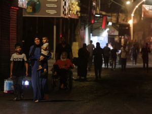 اسرائيل ترغم الاف الفلسطينيين على مغادرة منازلهم في مخيم جنين