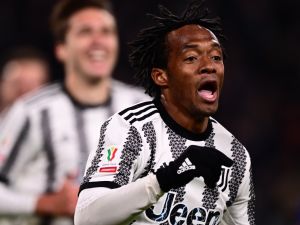 Juventus' midfielder Juan Cuadrado from Colombia celebrates after scoring a goal during the Italian Cup semi-final first leg football match between Juventus and Inter Milan on April 4 2023 at the "Allianz Stadium" in Turin. (Photo by Marco BERTORELLO / AFP)