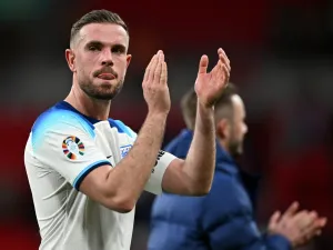 England's midfielder Jordan Henderson applauds the fans following the UEFA Euro 2024 group C qualification football match between England and Ukraine at Wembley Stadium in London on March 26, 2023. (Photo by JUSTIN TALLIS / AFP)