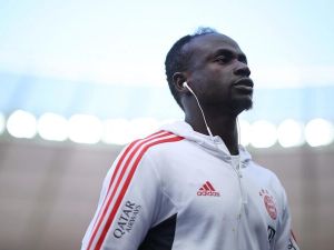 Bayern Munich's Senegalese forward Sadio Mane enters the pitch ahead of the start of the German first division Bundesliga football match between Hertha Berlin and FC Bayern Munich in Berlin on November 5, 2022. (Photo by Ronny Hartmann / AFP)