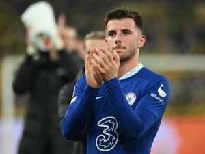 Chelsea's English midfielder Mason Mount applauds after the UEFA Champions League, first-leg, round of 16 football match BVB Borussia Dortmund vs Chelsea FC, in Dortmund, western Germany, on February 15, 2023. (Photo by INA FASSBENDER / AFP)