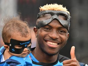 Napoli's Nigerian forward Victor Osimhen holds his daughter Hailey True prior to the Italian Serie A football match between Napoli and Sampdoria on June 4, 2023 at the Diego-Maradona stadium in Naples. (Photo by Alberto PIZZOLI / AFP)