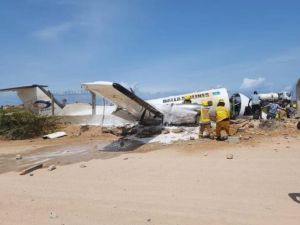 تحطم طائرة في مطار مقديشو