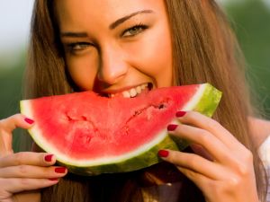فوائد البطيخ للبشرة وأهم الخلطات 