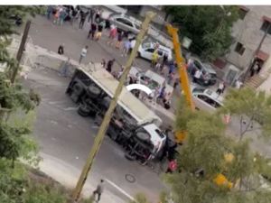  قطع الاهالي الطرق الى بلدتهم في الوقت الذي اعلن حزب الله في بيان انقلاب شاحنة تابعة له